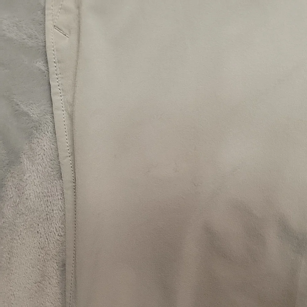 Oakley Shorts Mens 40 Beige Flat Front Performance Golf Hybrid Stretch Outdoors